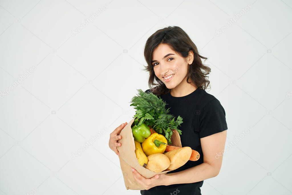 brunette in black t-shirt grocery bag delivery service