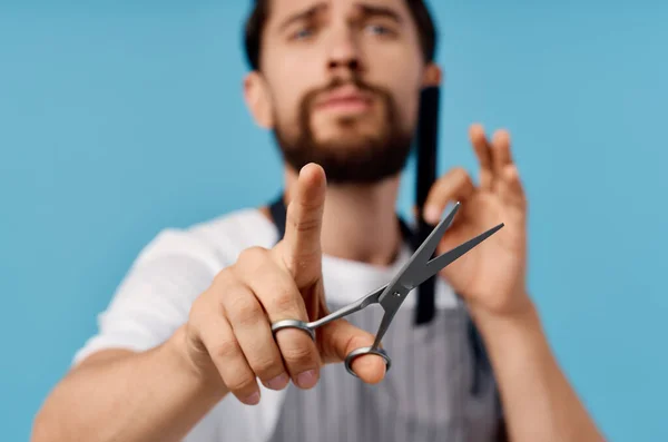 Hombre Barbudo Con Tijeras Foto Alta Calidad — Foto de Stock