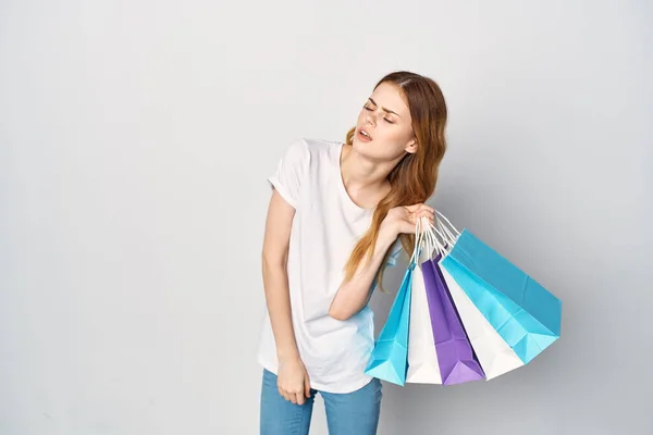 Cheerful woman with answers shopping bags entertainment shopaholic — Stock Photo, Image
