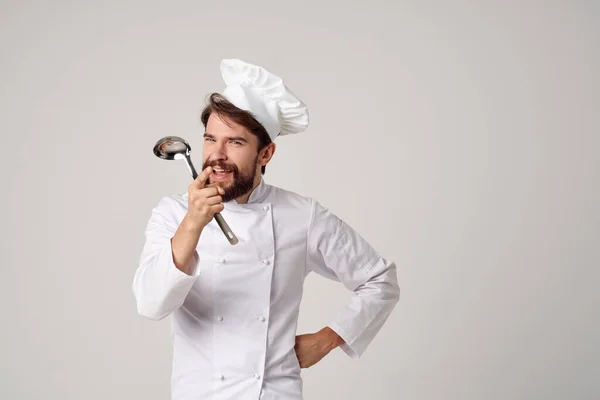 Chef Masculino Com Uma Panela Mão Cozinhando Comida — Fotografia de Stock