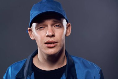 mavi üniformalı işçi resmi hizmet işi