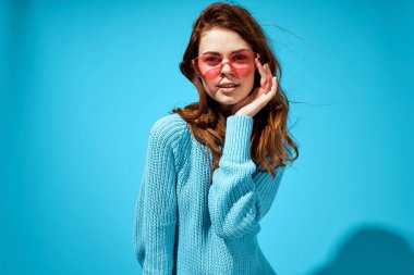 Mavi kazaklı bir kadının portresi Yaşam Tarzı