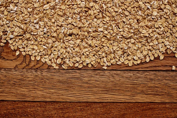 Granen op de tafel keukenproducten hout achtergrond — Stockfoto