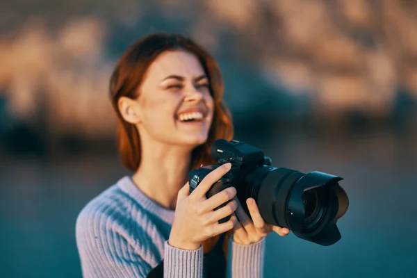 Wanita Fotografer Luar Close Foto Berkualitas Tinggi — Stok Foto