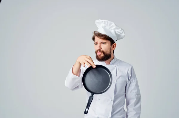 Homem Uniforme Chef Com Uma Frigideira Mão — Fotografia de Stock