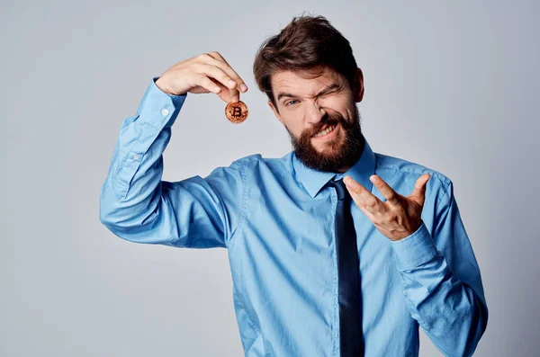 Homem Negócios Camisa Gravata Com Bitcoin Dinheiro Eletrônico Foto Alta — Fotografia de Stock