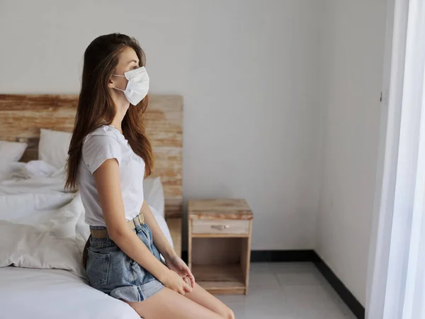 Woman Vacation Sitting Bed Medical Mask High Quality Photo — Stock Photo, Image