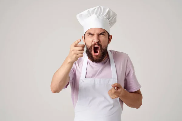Emocionální muž kuchař artikulovat s rukama nespokojenost s restaurační služby — Stock fotografie