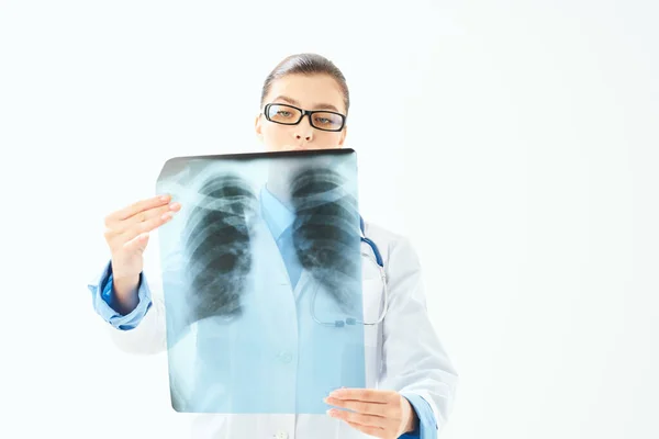 Radiolog s izolovaným pozadím rentgenu — Stock fotografie