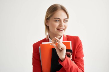 Finansör Bitcoin kripto para birimi el feneri arkaplanda