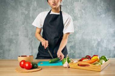 Ev hanımı öğle yemeği. Vejetaryen yemekleri.