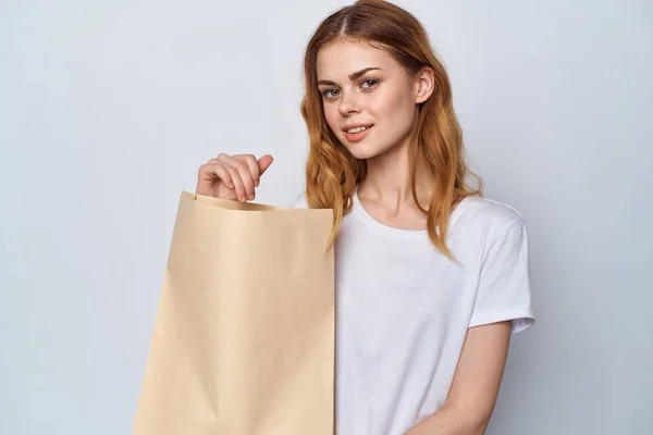 Woman with craft bag shopping delivery lifestyle — Stock Photo, Image