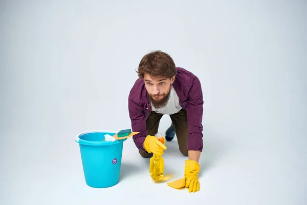 Limpeza mais limpa do apartamento profissional Estilo de vida — Fotografia de Stock