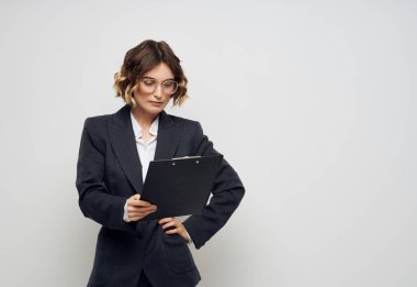 kadın yönetici belgeleri elde profesyonel iş