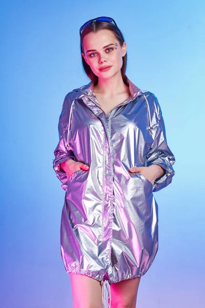 Mooie vrouw mode kleding disco partij make-up — Stockfoto