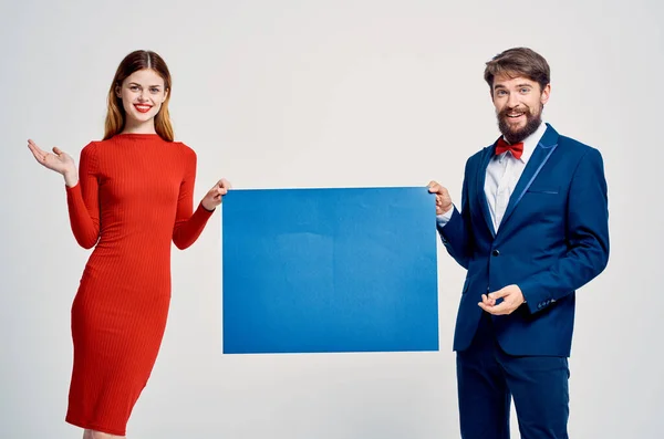 Homme et femme publicité présentation copier espace maquette — Photo