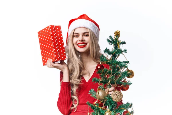 Γυναίκα φορώντας κοστούμι Σάντα μόδα χριστουγεννιάτικα δώρα πολυτέλεια — Φωτογραφία Αρχείου