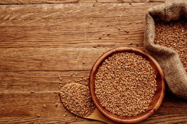 Tahta tabak mutfak gereçleri sağlıklı yiyecekler organik