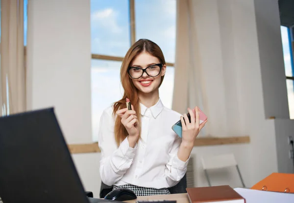 Zakelijke Vrouw Aan Het Bureau — Stockfoto