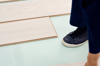 Ev yenileme katının inşaatını lamine et