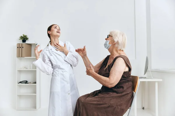 Emotionale Krankenschwester und Patient big squirt Spaß — Stockfoto