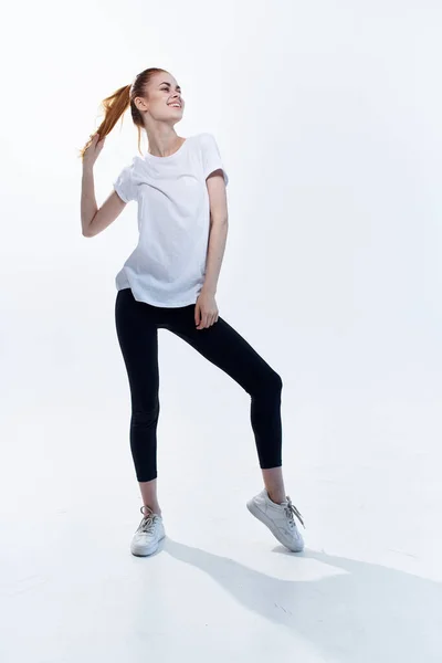 Athletische Frau übt Energie-Workout Fitness — Stockfoto