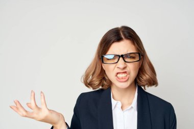 İş elbisesi içindeki kadın duyguları profesyonel yönetici olarak çalışır.