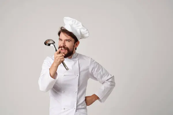 Chef Maschio Con Una Casseruola Mano Cucinare Cibo — Foto Stock