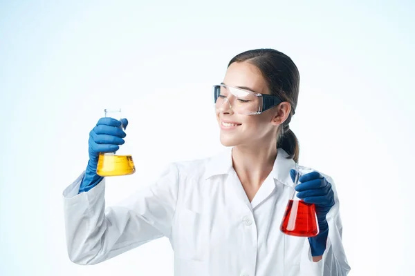 Vrouwelijke arts laboratorium onderzoek wetenschap professional — Stockfoto