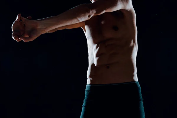 Bodybuilder träning muskel hem gym — Stockfoto