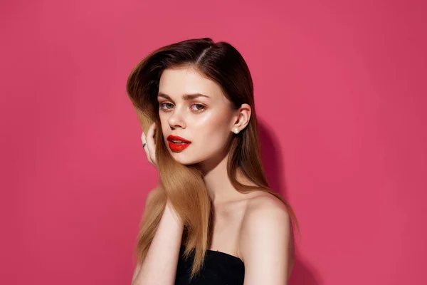Frau Rote Lippen posieren Make-up-Dekorationen — Stockfoto