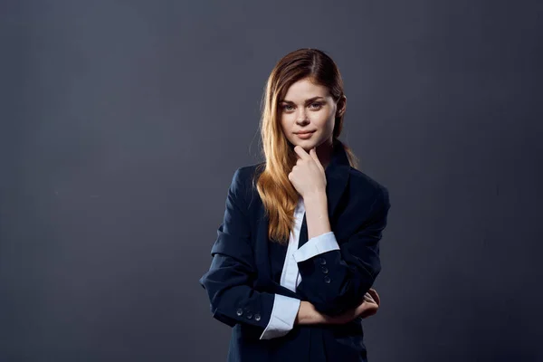 Businesswoman sebevědomí oficiální izolované pozadí — Stock fotografie