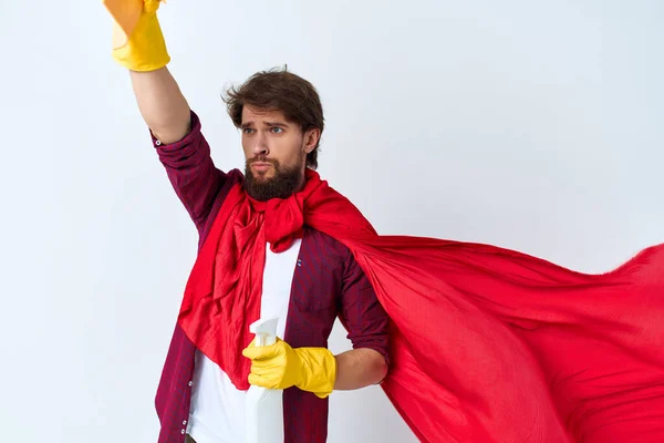 Un hombre sentado en el suelo limpieza higiene profesional Estilo de vida — Foto de Stock