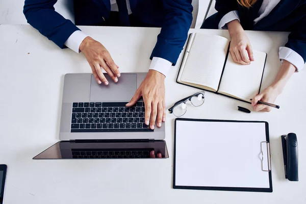 Colleagues laptop and documents on the table officials — Stock Photo, Image