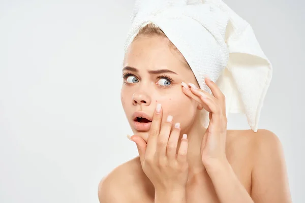 Жінка голі плечі дерматологія догляд за шкірою обличчя гігієна — стокове фото