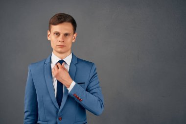 Takım elbiseli adam ofis müdürü.