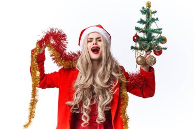 Noel Baba kostümü giyen kadın Noel dekorasyonu, tatil modası.