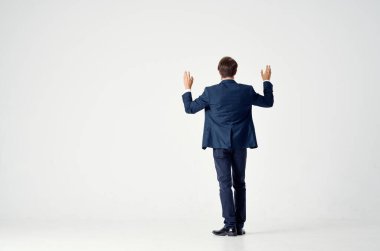 Sakallı iş adamı duyguları başarılı mutlu patron.