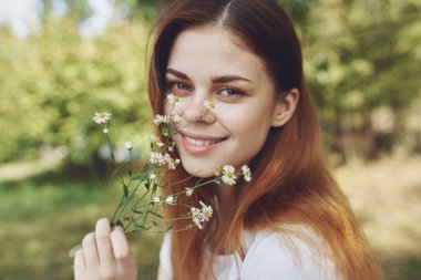 Güzel kadın seyahat tatil bitkileri Yaşam tarzı yaz