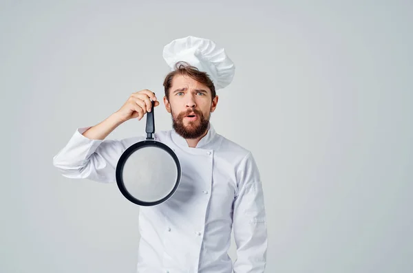 Uomo Chef Con Utensili Cucina Sfondo Chiaro Foto Alta Qualità — Foto Stock