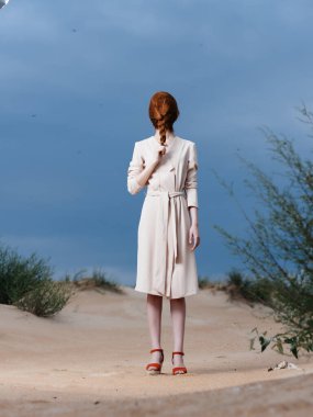 Örgülü ceketli kadın. Yüksek kalite fotoğraf