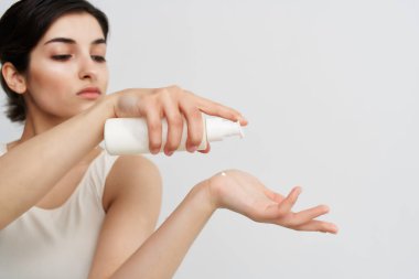 Kremli kadın nemlendirici sırtlan kozmetik ürünleri