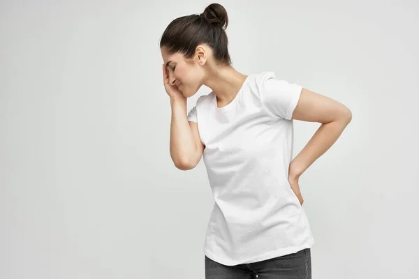 Woman in white t-shirt health problems medicine treatment — Stock Photo, Image