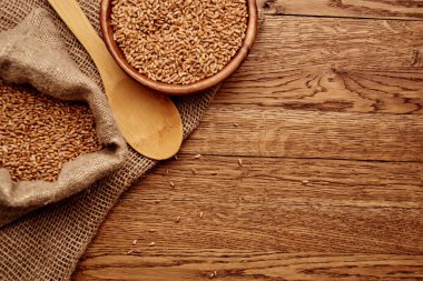 Tahıl gevreği mutfak ürünleri ahşap arka plan