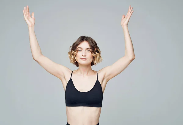 Mujer gimnasta entrenamiento estirar asana estilo de vida activo — Foto de Stock