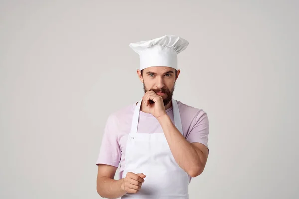 Barbuto maschio entrambi i professionisti servizio di lavoro in cucina — Foto Stock