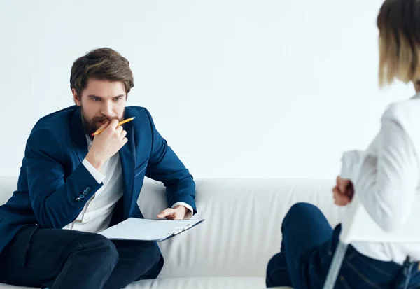 Erkek ve kadın iş görüşmesi psikolojisi — Stok fotoğraf