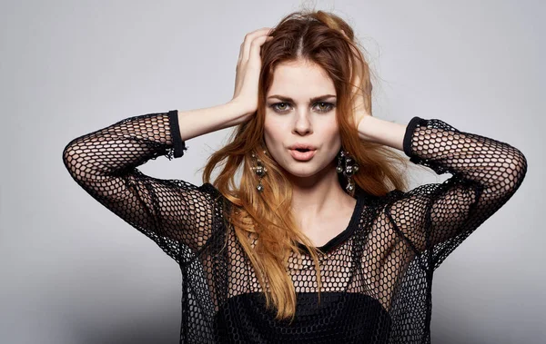 Büyüleyici kadın moda modern tarz seksi görünüş