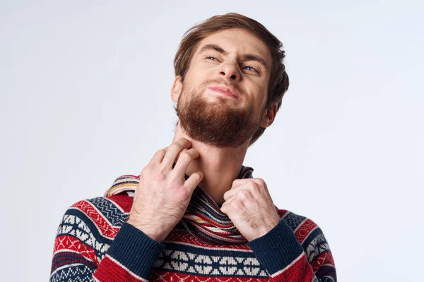 Hombre enfermo suéter problemas de salud gripe infección fondo ligero — Foto de Stock