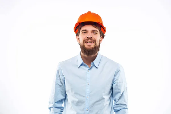 Homem surpreendido trabalho na indústria da construção uniforme de proteção — Fotografia de Stock